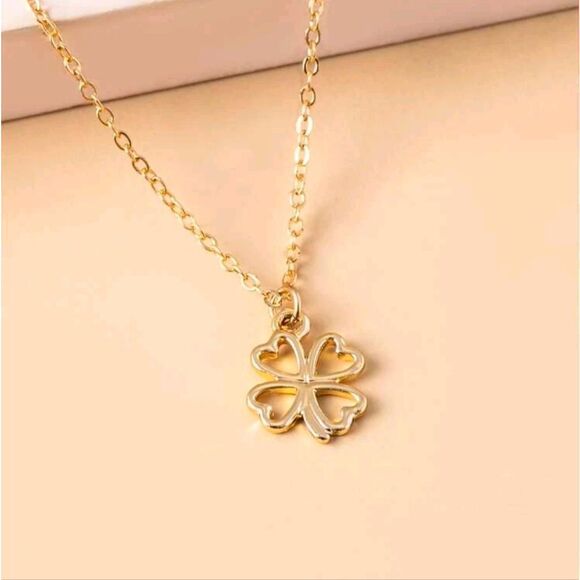 Four Leaf Clover 🍀 Charm Necklace - Picture 2 of 4